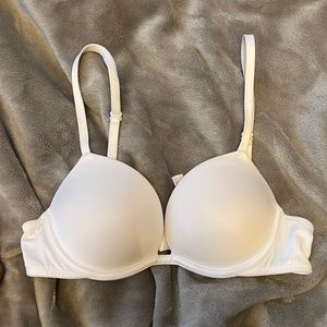 Victoria’s Secret pink Wear everywhere super push-up bra 32A